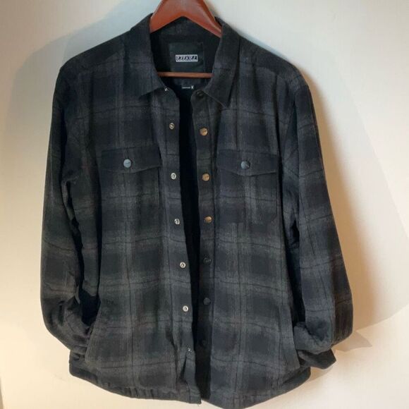 Ezekiel Grey and Black Buffalo Plaid Flannel Snap Up Shacket, Medium. Pockets! - Picture 12 of 13